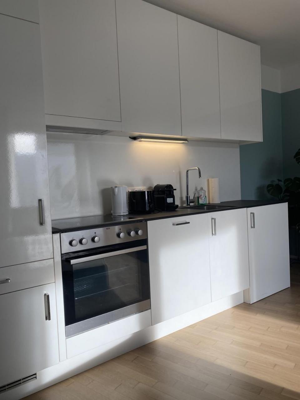 Decorous Cozy City View Suite Вена Экстерьер фото