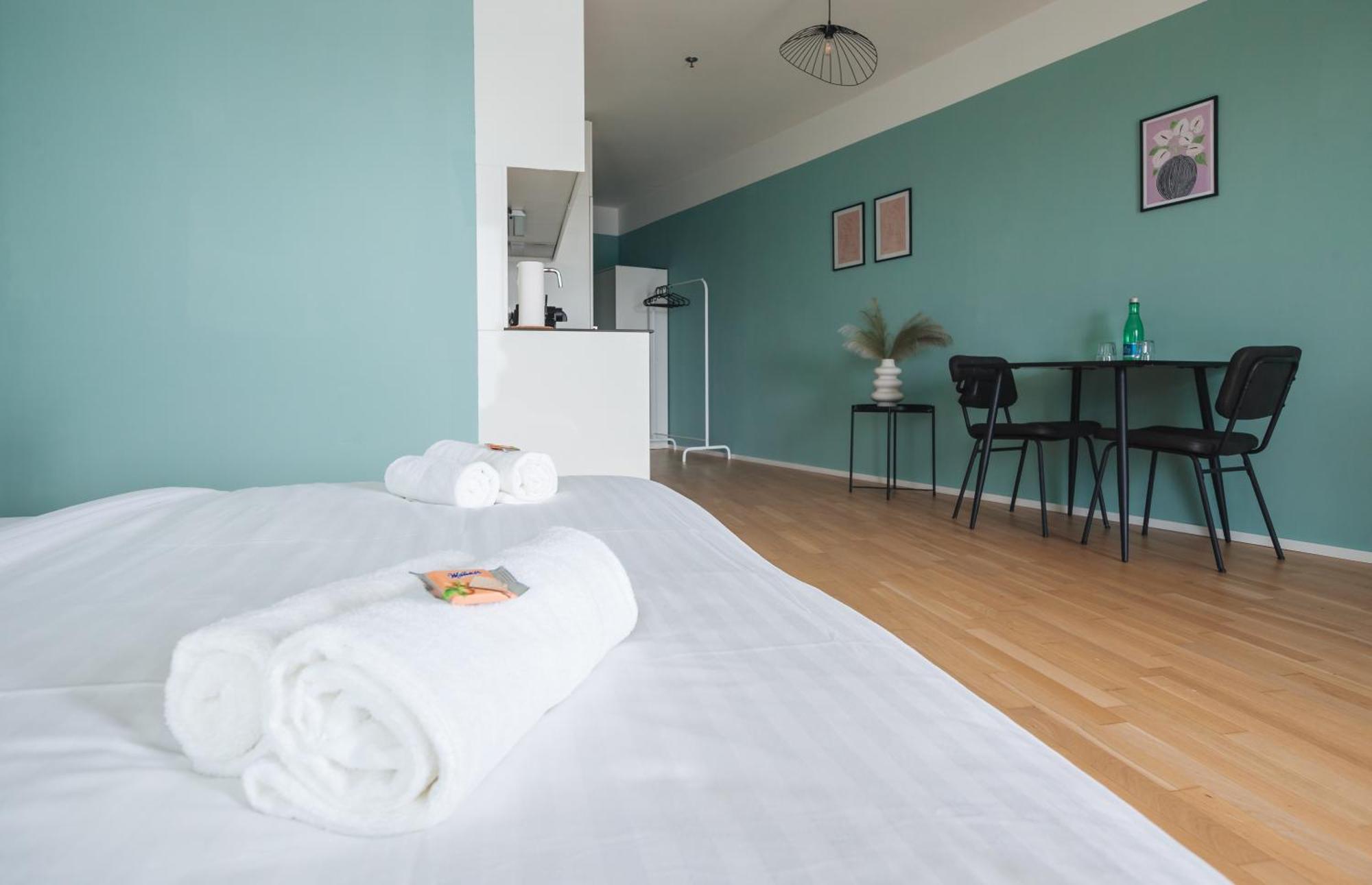 Decorous Cozy City View Suite Вена Экстерьер фото