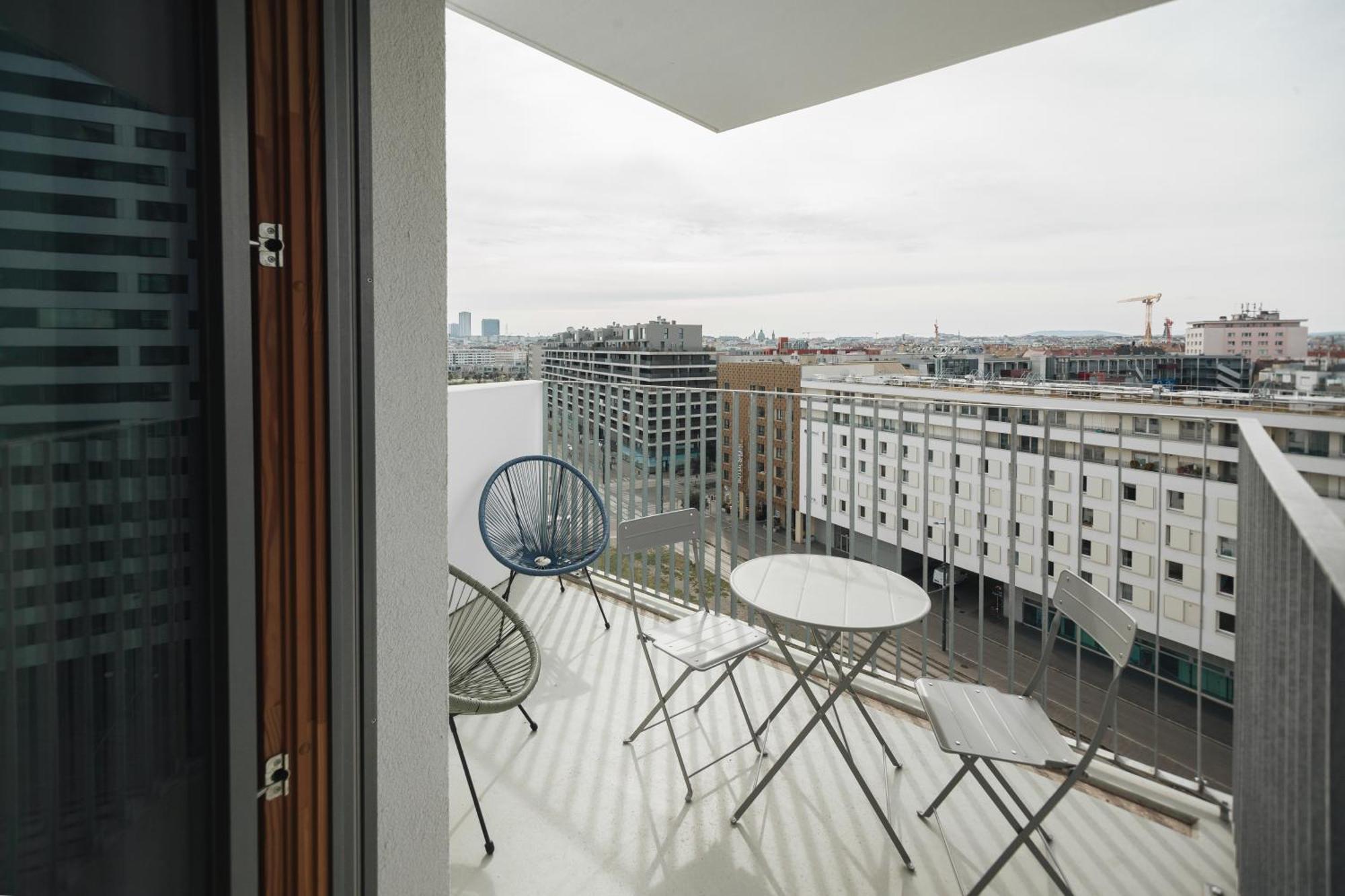 Decorous Cozy City View Suite Вена Экстерьер фото