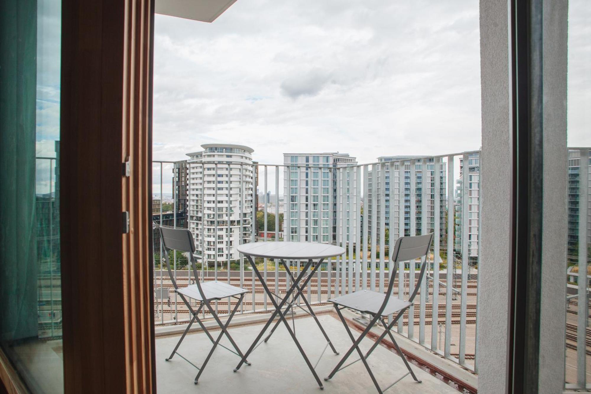 Decorous Cozy City View Suite Вена Экстерьер фото