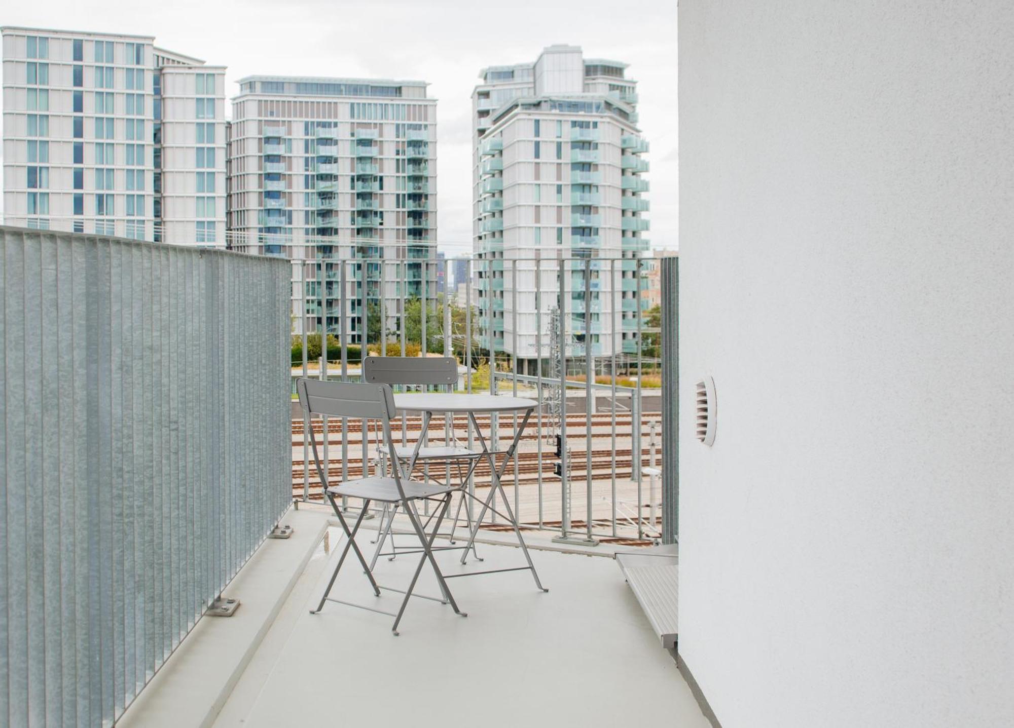 Decorous Cozy City View Suite Вена Экстерьер фото