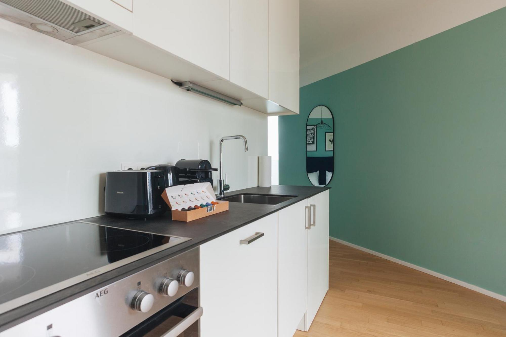 Decorous Cozy City View Suite Вена Экстерьер фото