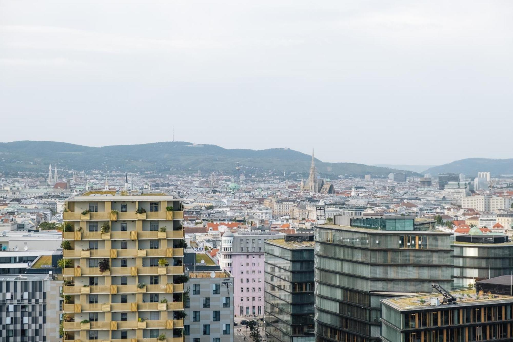 Decorous Cozy City View Suite Вена Экстерьер фото