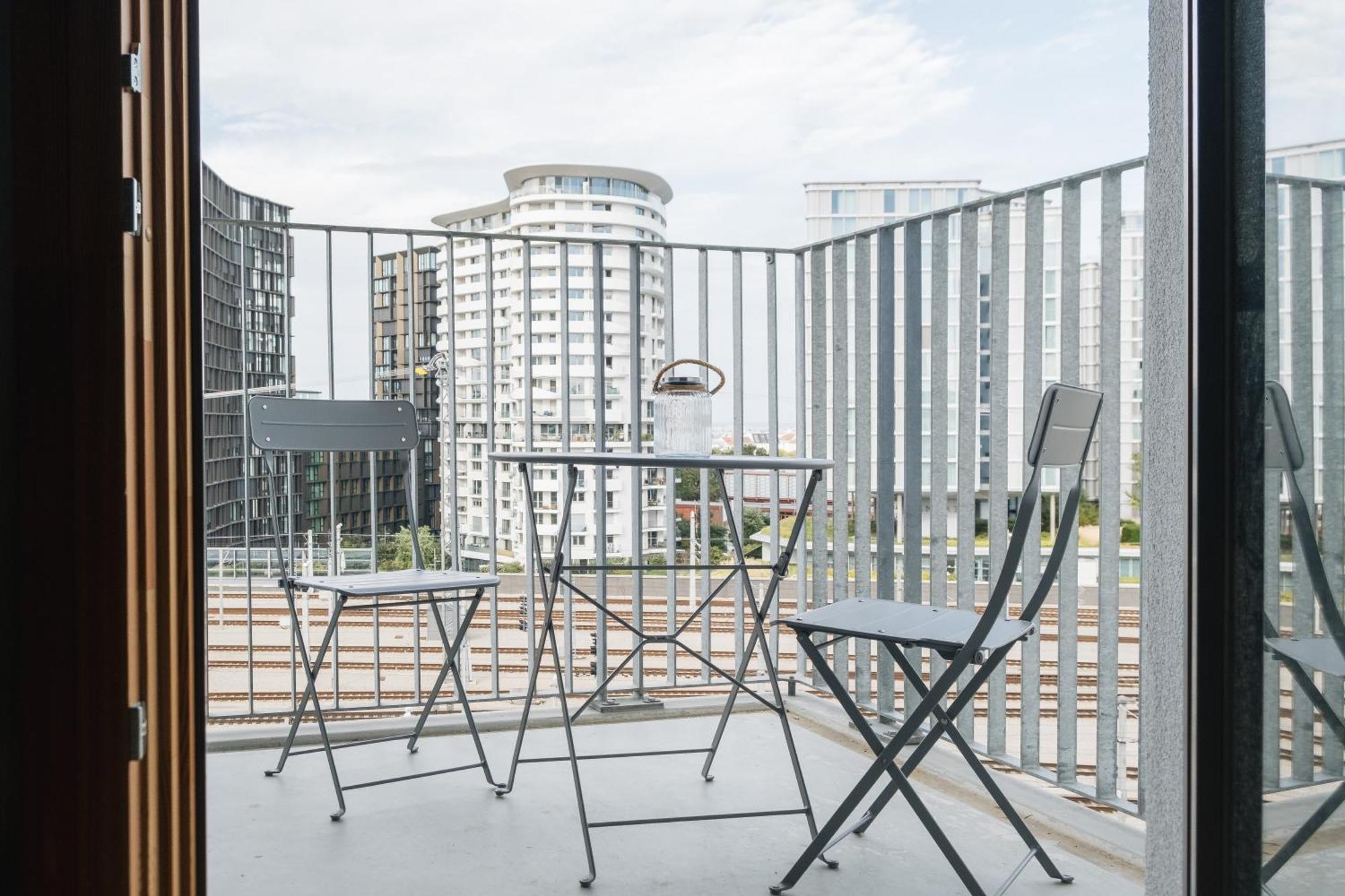 Decorous Cozy City View Suite Вена Экстерьер фото